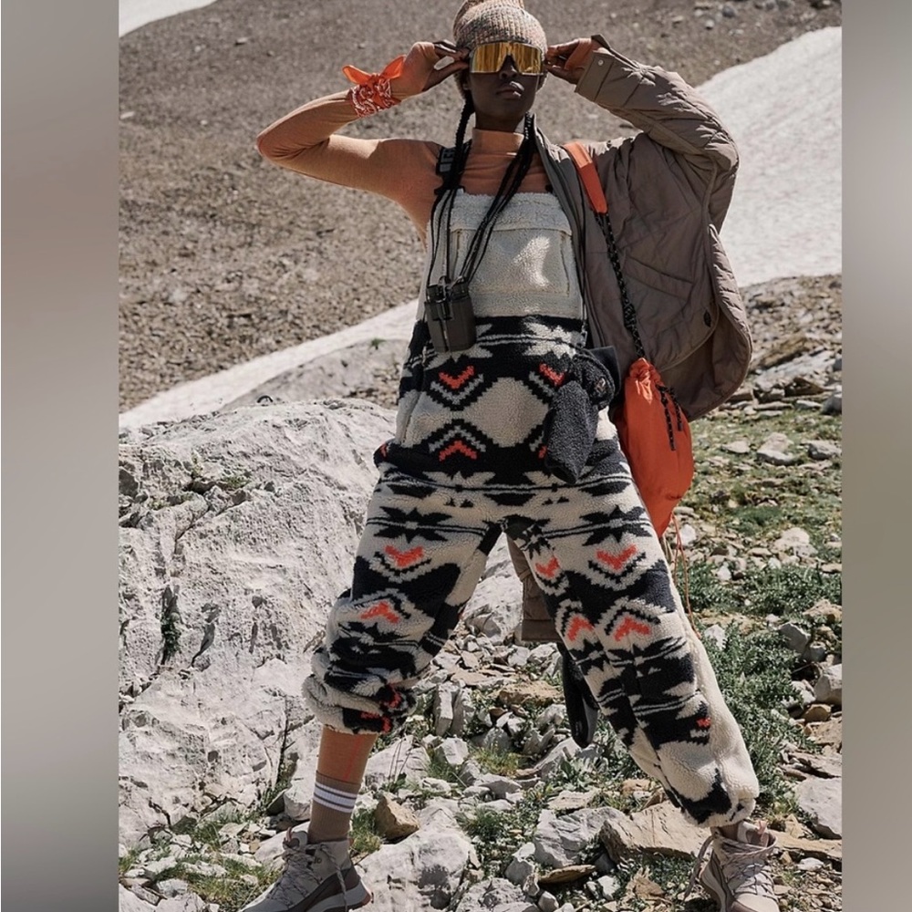 NWT FREE PEOPLE MOVEMENT HIT THE SLOPES PRINTED SALOPETTE